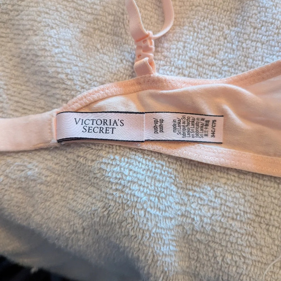 Bundle of 3 Victoria's Secret women's bras - Picture 3 of 5
